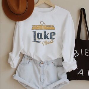 Gildan white crew neck sweat shirt Lake Mode